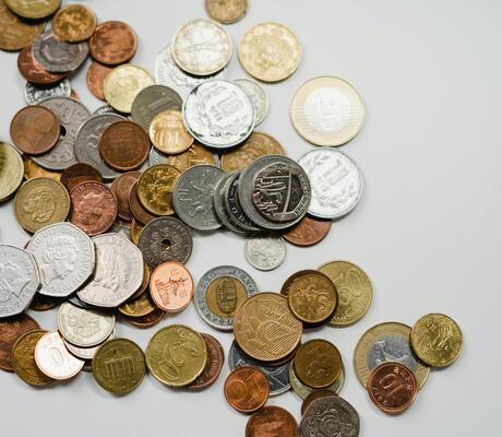 crédit Photo de cottonbro studio: https://www.pexels.com/fr-fr/photo/riche-argent-or-centimes-3943719/