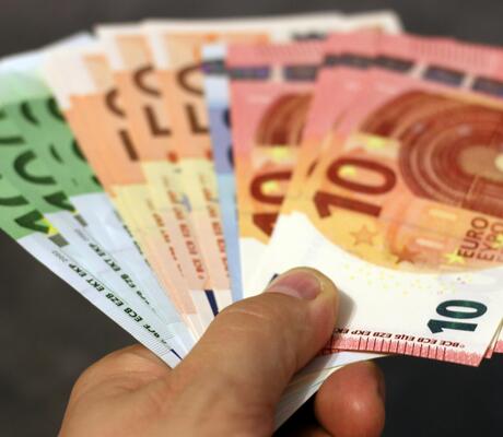 credit Photo de Pixabay: https://www.pexels.com/fr-fr/photo/lot-de-billets-en-euros-259251/