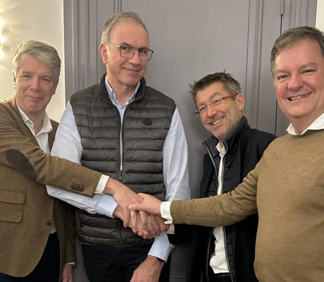 De gauche à droite : Matthieu Jourdan, Michel Clémens, Philippe Benquet, Président du Groupe Acorus et David Caillier (crédits : Acorus)